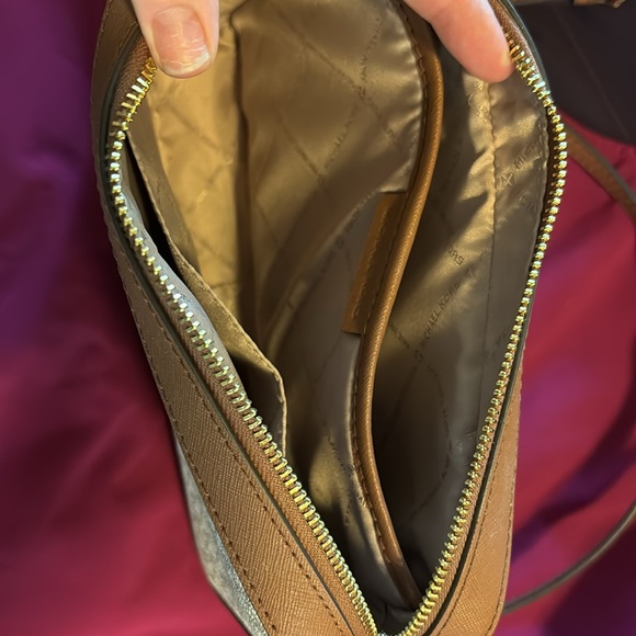 Michael Kors Vanilla Cross Body BRAND NEW - Picture 4 of 5